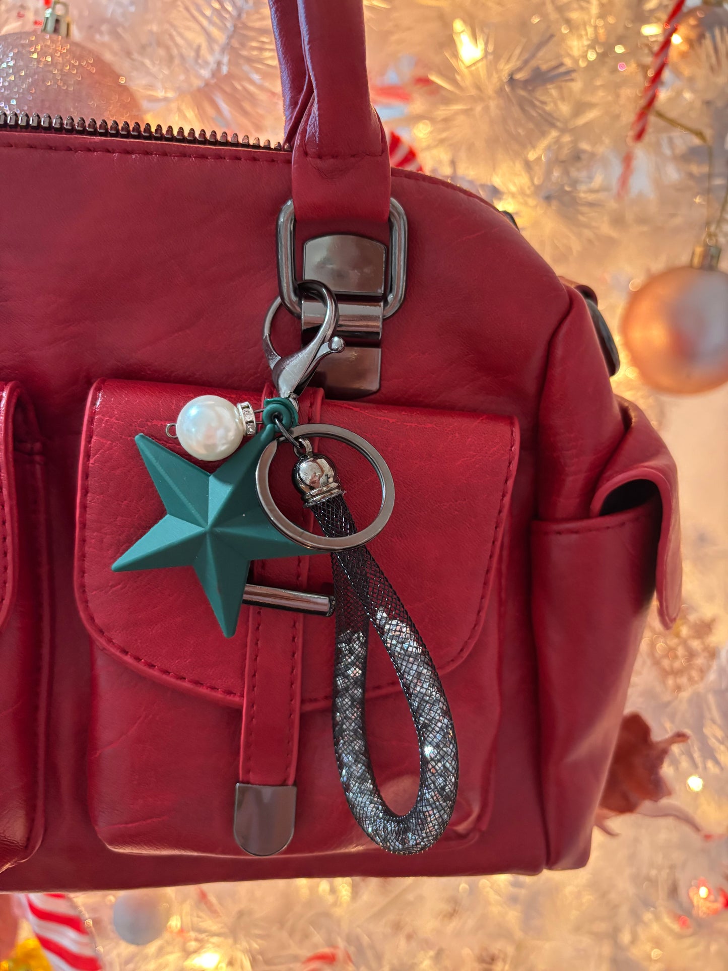 Holly Berry Bag – Tu cartera roja favorita para esta Navidad
