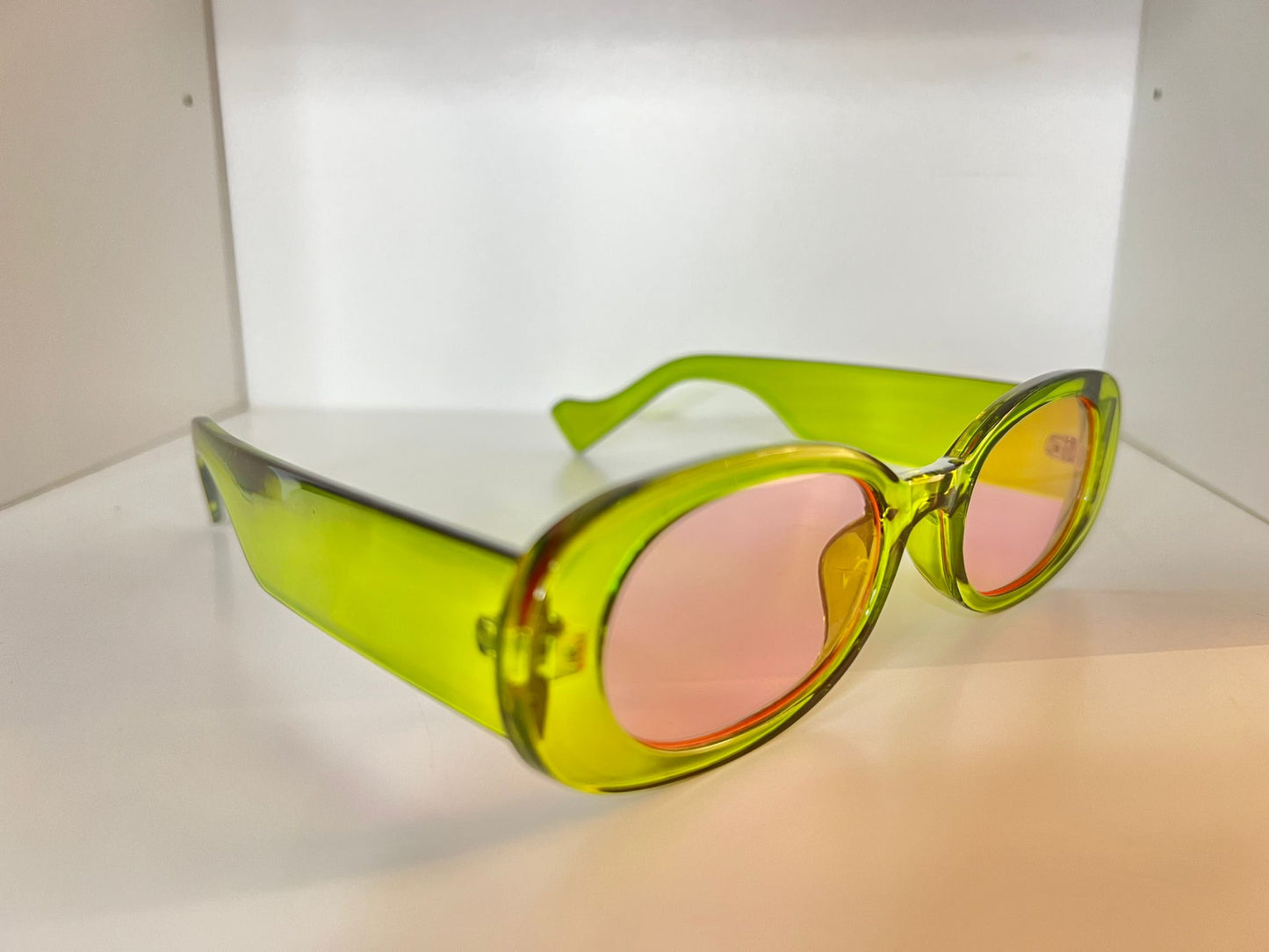 MELÓN SUNGLASSES - GAFAS PARA EL SOL DE MONTURA VERDE CON LENTE ROSA