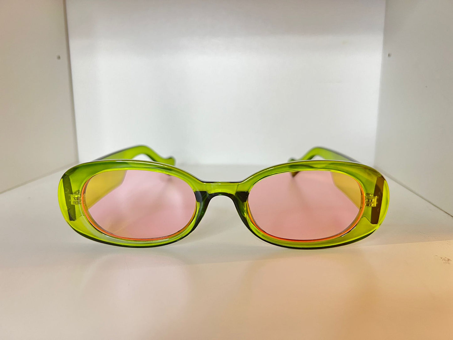 MELÓN SUNGLASSES - GAFAS PARA EL SOL DE MONTURA VERDE CON LENTE ROSA