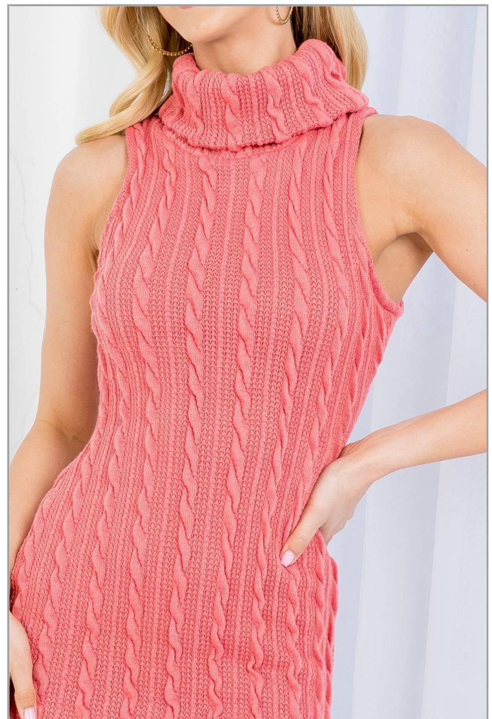 ROSE TURTLENECK DRESS - TRAJE CORTO CUELLO DE TORTUGA COLOR ANARANJADO