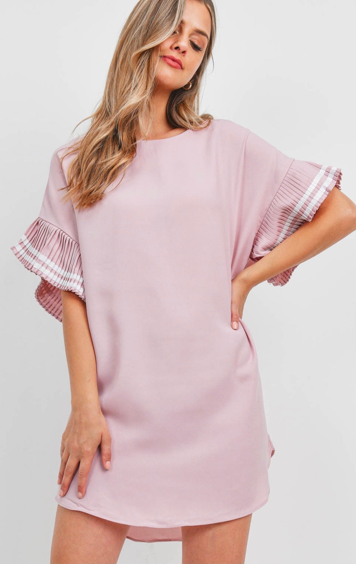 RUFFLE DRESS - TRAJE ROSA CON MANGAS ANCHAS DE VOLANTES
