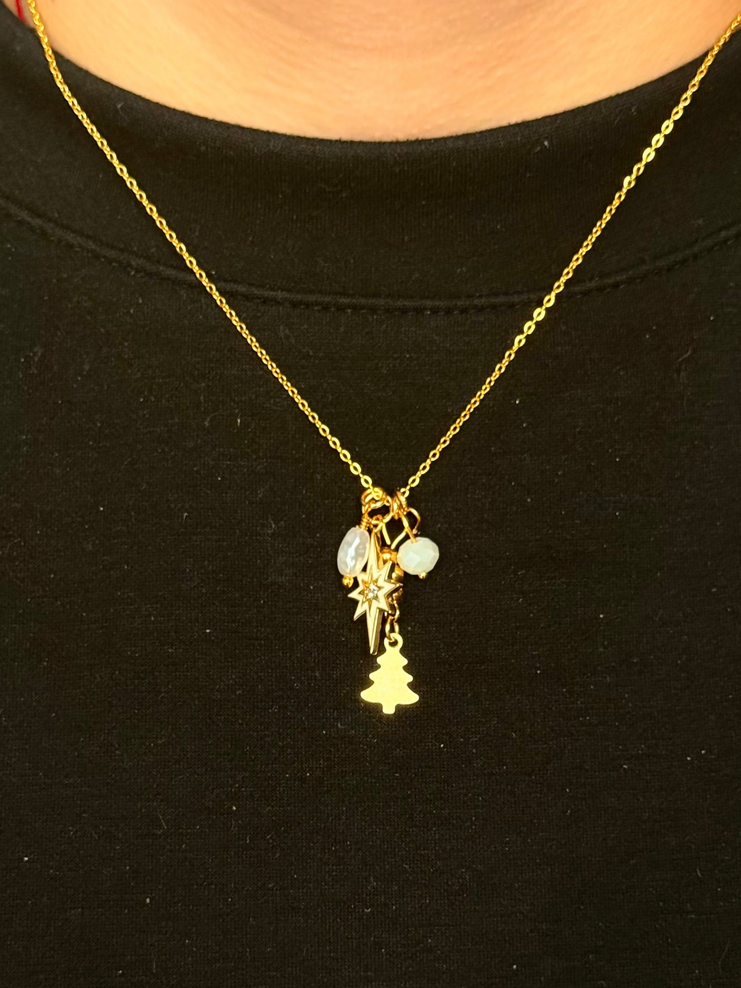 Holiday Magic Necklace - Tu toque navideño elegante en una sola pieza.