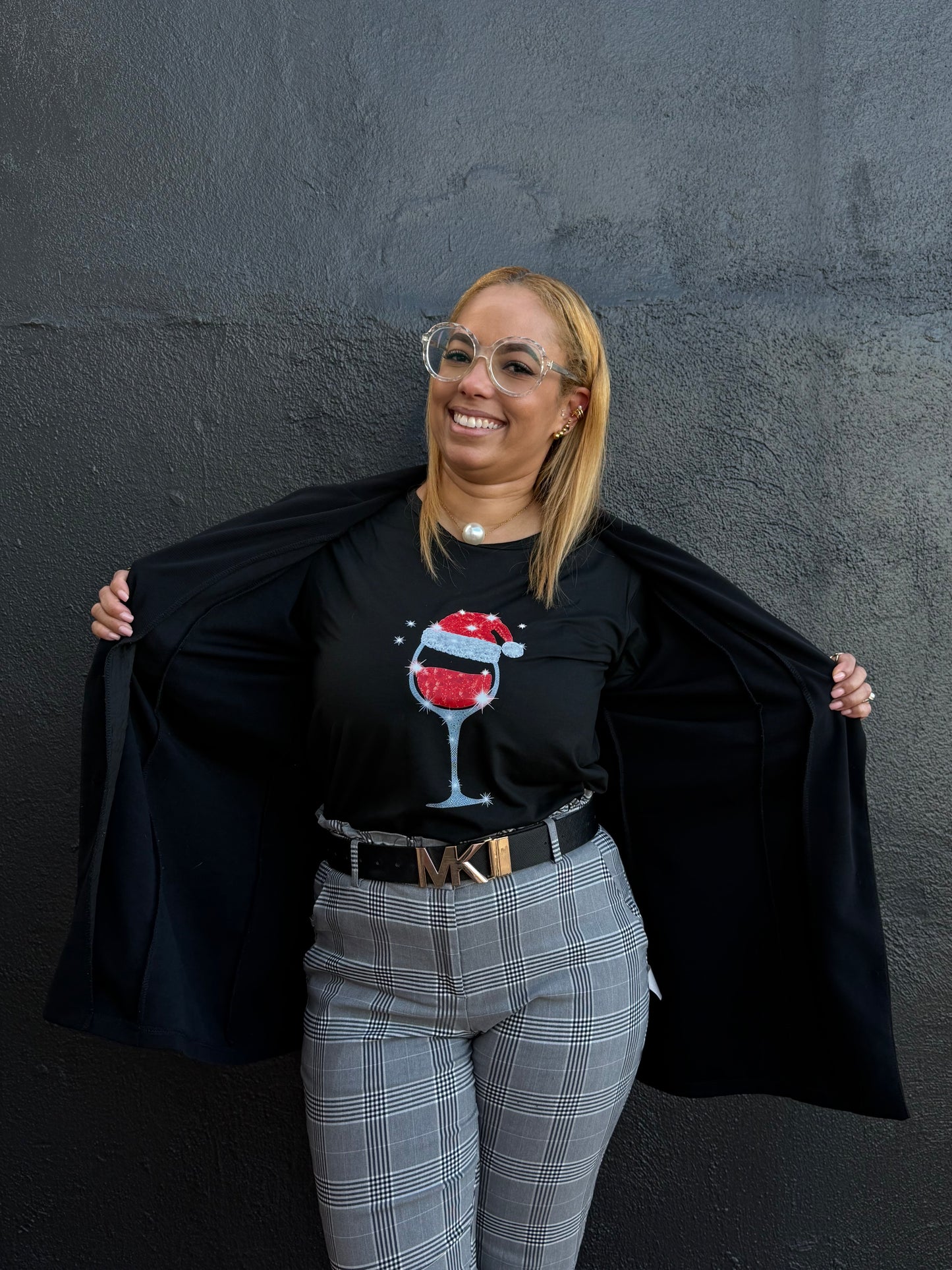 Santa Wine Tee - La camisa navideña perfecta para tus eventos y brindis de temporada