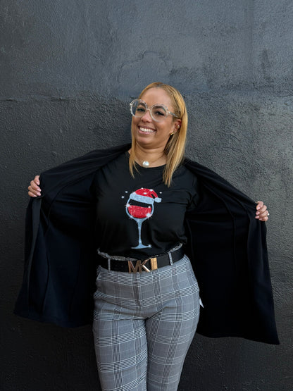 Santa Wine Tee - La camisa navideña perfecta para tus eventos y brindis de temporada