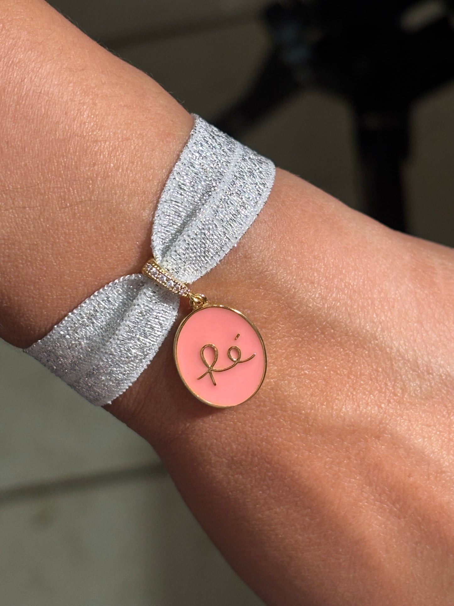 Golden Initial Elastic Bracelet - Tu inicial, tu brillo, tu estilo