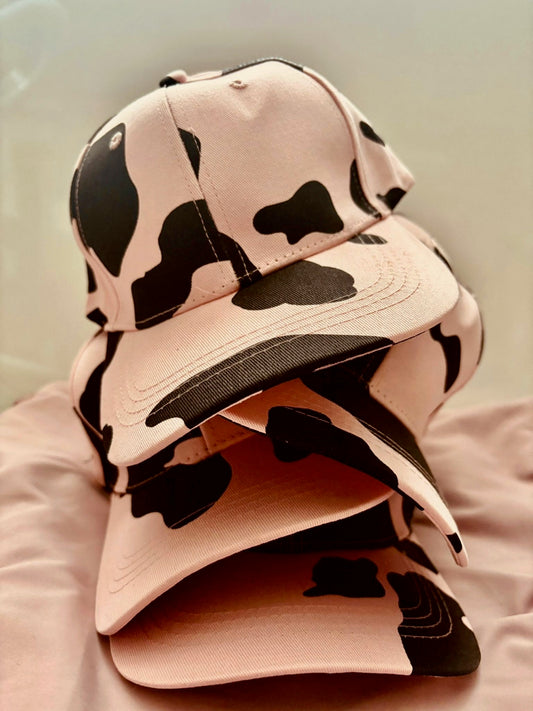 Pink Cow Vibes Cap - Tu actitud cute en versión cow print