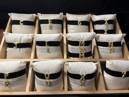 Golden Initial Elastic Bracelet - Tu inicial, tu brillo, tu estilo