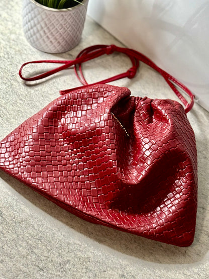 Victoria Satchel - elegancia en tono vino