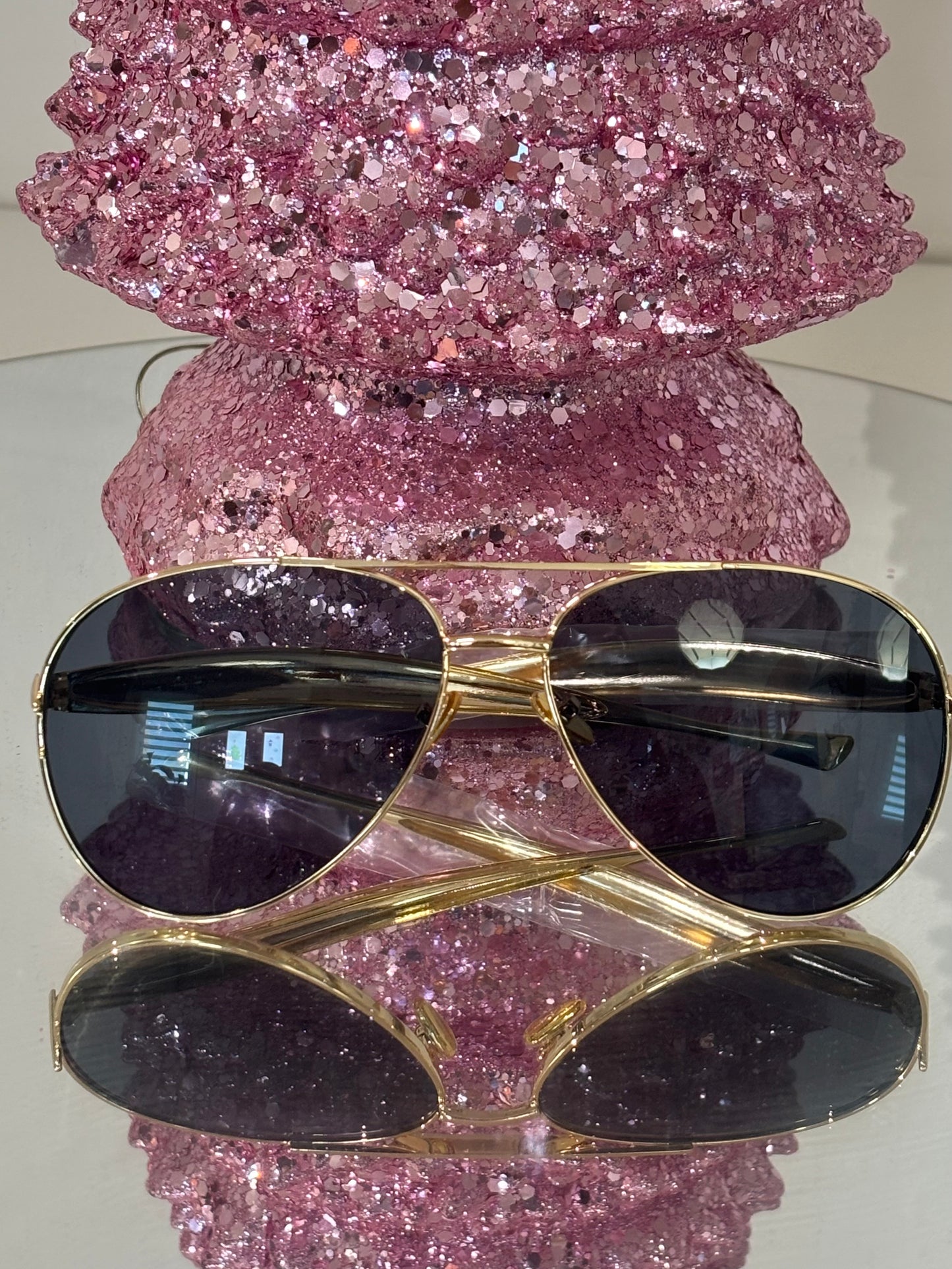 Golden Luxe Aviators - El accesorio clásico que nunca falla, ahora con un toque glam