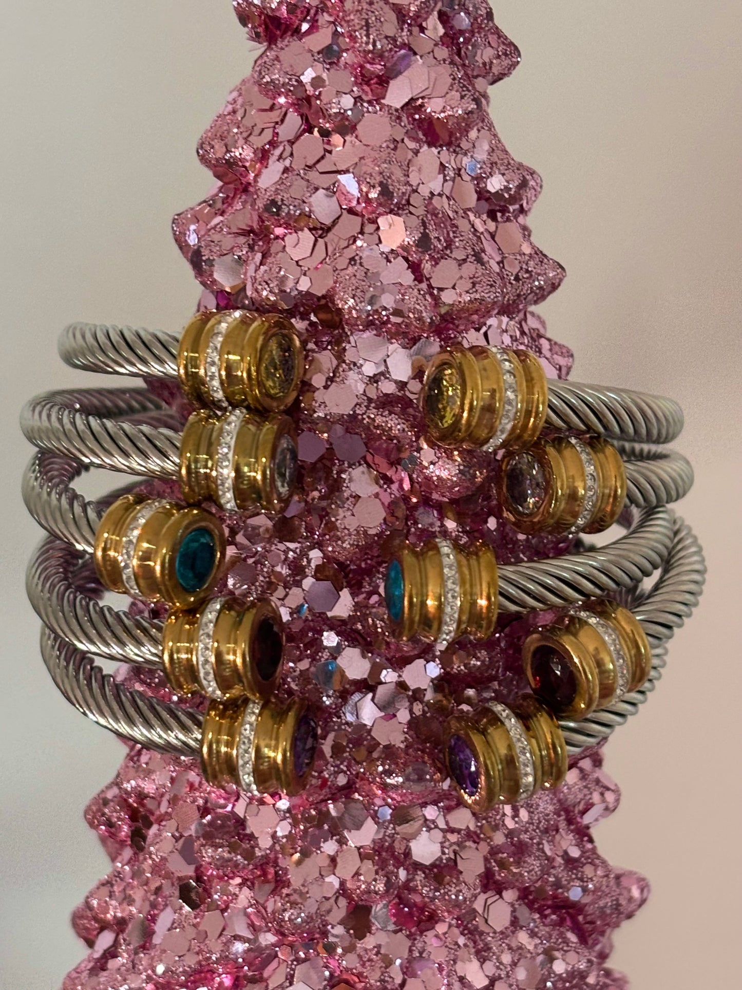 Holiday Glow Bangle - Brilla con elegancia todos los días.