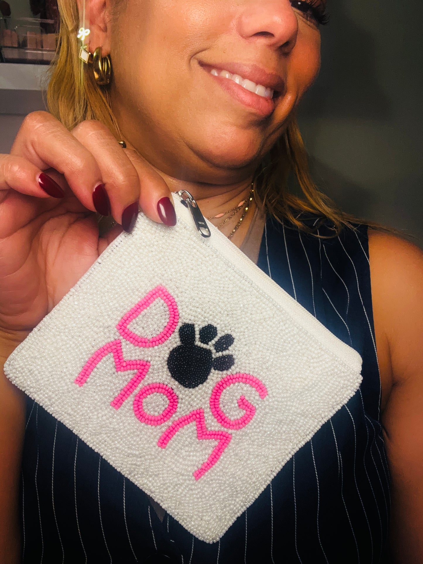 Monedero Beaded “Dog Mom Cute”