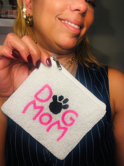 Monedero Beaded “Dog Mom Cute”