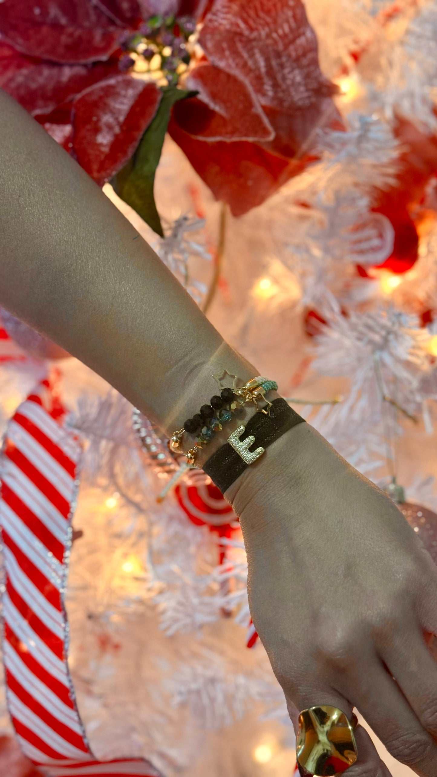 Golden Initial Elastic Bracelet - Tu inicial, tu brillo, tu estilo