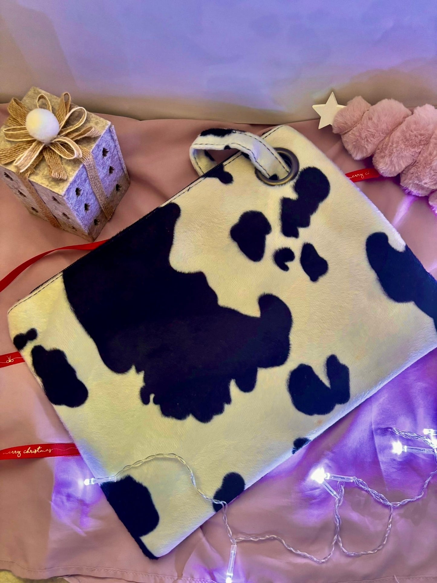 Cow Chic Clutch - El toque bold & cute que transforma tu outfit.
