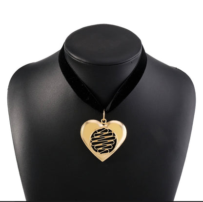 BIG HEART CHOKER - COLLAR PEGADO EN PANA CON CORAZÓN GRANDE DORADO O PLATEADO