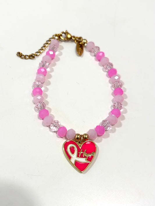 Pulsera de cristales rosados con charm de corazón Hope enchapado en oro