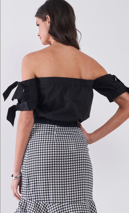 BLACK TOP - CAMISA NEGRA TIPO TIBO CON LAZOS EN MANGA