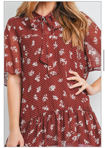 TIE NECK FLOWER TOP - CAMISA CON VOLANTE Y LAZO EN EL CUELLO COLOR TERRACOTA